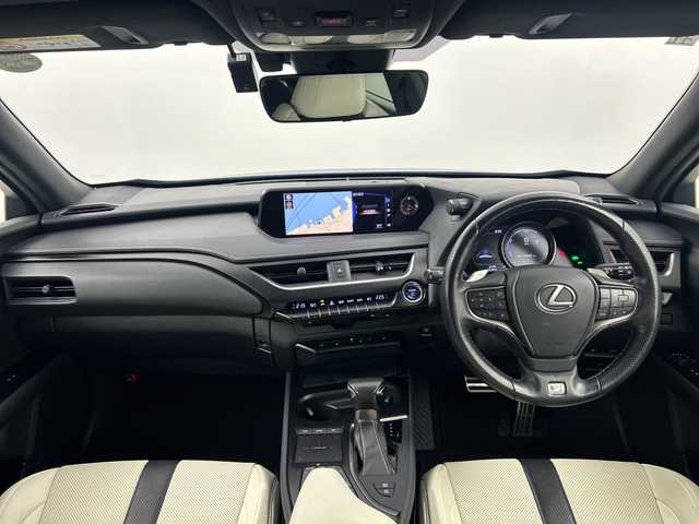 レクサス ＵＸ 250h Fスポーツ 鹿児島県 2018(平30)年 6.4万km ヒートブルーコントラストレイヤリング 純正10型ナビ/サンルーフ/三眼LEDヘッドライト/全方位カメラ/レーダークルーズコントロール/シートヒーター/エアシート/バックカメラ/パワーシート/ヘッドアップディスプレイ/コーナーセンサー/純正アルミホイール/ルーフレール/ETC2.0/ブラインドスポットモニター/パドルシフト/ステアリングヒーター/オートマチックハイビーム/ドライブレコーダー/衝突軽減システム/フルセグ/CD DVD/Bluetooth/ステアリングスイッチ/スマートキー/プッシュスタート