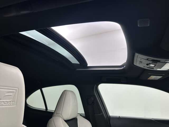 レクサス ＵＸ 250h Fスポーツ 鹿児島県 2018(平30)年 6.4万km ヒートブルーコントラストレイヤリング 純正10型ナビ/サンルーフ/三眼LEDヘッドライト/全方位カメラ/レーダークルーズコントロール/シートヒーター/エアシート/バックカメラ/パワーシート/ヘッドアップディスプレイ/コーナーセンサー/純正アルミホイール/ルーフレール/ETC2.0/ブラインドスポットモニター/パドルシフト/ステアリングヒーター/オートマチックハイビーム/ドライブレコーダー/衝突軽減システム/フルセグ/CD DVD/Bluetooth/ステアリングスイッチ/スマートキー/プッシュスタート