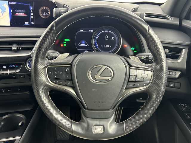 レクサス ＵＸ 250h Fスポーツ 鹿児島県 2018(平30)年 6.4万km ヒートブルーコントラストレイヤリング 純正10型ナビ/サンルーフ/三眼LEDヘッドライト/全方位カメラ/レーダークルーズコントロール/シートヒーター/エアシート/バックカメラ/パワーシート/ヘッドアップディスプレイ/コーナーセンサー/純正アルミホイール/ルーフレール/ETC2.0/ブラインドスポットモニター/パドルシフト/ステアリングヒーター/オートマチックハイビーム/ドライブレコーダー/衝突軽減システム/フルセグ/CD DVD/Bluetooth/ステアリングスイッチ/スマートキー/プッシュスタート