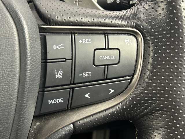 レクサス ＵＸ 250h Fスポーツ 鹿児島県 2018(平30)年 6.4万km ヒートブルーコントラストレイヤリング 純正10型ナビ/サンルーフ/三眼LEDヘッドライト/全方位カメラ/レーダークルーズコントロール/シートヒーター/エアシート/バックカメラ/パワーシート/ヘッドアップディスプレイ/コーナーセンサー/純正アルミホイール/ルーフレール/ETC2.0/ブラインドスポットモニター/パドルシフト/ステアリングヒーター/オートマチックハイビーム/ドライブレコーダー/衝突軽減システム/フルセグ/CD DVD/Bluetooth/ステアリングスイッチ/スマートキー/プッシュスタート