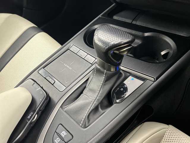 レクサス ＵＸ 250h Fスポーツ 鹿児島県 2018(平30)年 6.4万km ヒートブルーコントラストレイヤリング 純正10型ナビ/サンルーフ/三眼LEDヘッドライト/全方位カメラ/レーダークルーズコントロール/シートヒーター/エアシート/バックカメラ/パワーシート/ヘッドアップディスプレイ/コーナーセンサー/純正アルミホイール/ルーフレール/ETC2.0/ブラインドスポットモニター/パドルシフト/ステアリングヒーター/オートマチックハイビーム/ドライブレコーダー/衝突軽減システム/フルセグ/CD DVD/Bluetooth/ステアリングスイッチ/スマートキー/プッシュスタート