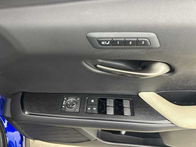 レクサス ＵＸ 250h Fスポーツ 鹿児島県 2018(平30)年 6.4万km ヒートブルーコントラストレイヤリング 純正10型ナビ/サンルーフ/三眼LEDヘッドライト/全方位カメラ/レーダークルーズコントロール/シートヒーター/エアシート/バックカメラ/パワーシート/ヘッドアップディスプレイ/コーナーセンサー/純正アルミホイール/ルーフレール/ETC2.0/ブラインドスポットモニター/パドルシフト/ステアリングヒーター/オートマチックハイビーム/ドライブレコーダー/衝突軽減システム/フルセグ/CD DVD/Bluetooth/ステアリングスイッチ/スマートキー/プッシュスタート