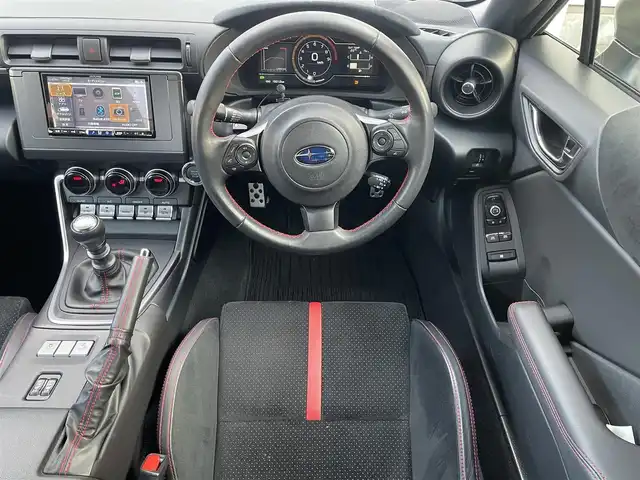 スバル ＢＲＺ S 福岡県 2022(令4)年 2万km クリスタルホワイトP MT車/アルパインメモリナビ【7DNFX2】/　(AM/FM/CD/DVD/Bluetooth/フルセグTV)/バックカメラ/後側方警戒支援/クルーズコントロール/ステアリング連動ヘッドランプ/横滑り防止/純正18インチアルミホイール/Panasonic前方ドライブレコーダー【CA-DR03TDFA】/Panasonic ETC2.0【H0012FL230】/ヒーテッドドアミラー/革巻きステアリング/パドルシフト/ステアリングスイッチ/TRACKモード/黒ハーフレザーシート/シートヒーター(D/N)/純正フロアマット/プッシュスタート/USBポート/アクセサリーソケット/ISOFIX/スペアキー×1/保証書/取扱説明書/ナビ取扱説明書