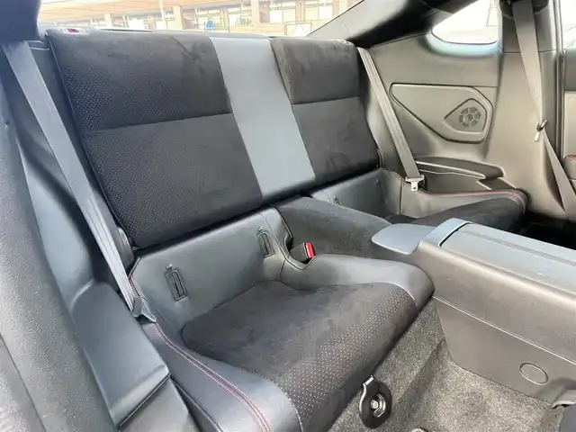 スバル ＢＲＺ S 福岡県 2022(令4)年 2万km クリスタルホワイトP MT車/アルパインメモリナビ【7DNFX2】/　(AM/FM/CD/DVD/Bluetooth/フルセグTV)/バックカメラ/後側方警戒支援/クルーズコントロール/ステアリング連動ヘッドランプ/横滑り防止/純正18インチアルミホイール/Panasonic前方ドライブレコーダー【CA-DR03TDFA】/Panasonic ETC2.0【H0012FL230】/ヒーテッドドアミラー/革巻きステアリング/パドルシフト/ステアリングスイッチ/TRACKモード/黒ハーフレザーシート/シートヒーター(D/N)/純正フロアマット/プッシュスタート/USBポート/アクセサリーソケット/ISOFIX/スペアキー×1/保証書/取扱説明書/ナビ取扱説明書