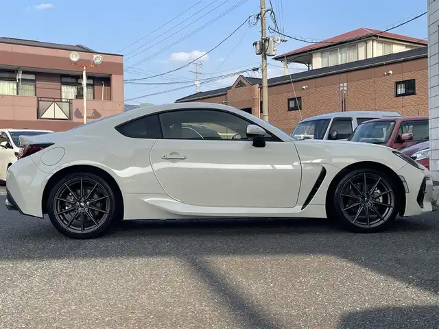 スバル ＢＲＺ S 福岡県 2022(令4)年 2万km クリスタルホワイトP MT車/アルパインメモリナビ【7DNFX2】/　(AM/FM/CD/DVD/Bluetooth/フルセグTV)/バックカメラ/後側方警戒支援/クルーズコントロール/ステアリング連動ヘッドランプ/横滑り防止/純正18インチアルミホイール/Panasonic前方ドライブレコーダー【CA-DR03TDFA】/Panasonic ETC2.0【H0012FL230】/ヒーテッドドアミラー/革巻きステアリング/パドルシフト/ステアリングスイッチ/TRACKモード/黒ハーフレザーシート/シートヒーター(D/N)/純正フロアマット/プッシュスタート/USBポート/アクセサリーソケット/ISOFIX/スペアキー×1/保証書/取扱説明書/ナビ取扱説明書