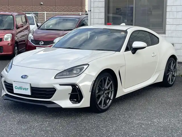 スバル ＢＲＺ S 福岡県 2022(令4)年 2万km クリスタルホワイトP MT車/アルパインメモリナビ【7DNFX2】/　(AM/FM/CD/DVD/Bluetooth/フルセグTV)/バックカメラ/後側方警戒支援/クルーズコントロール/ステアリング連動ヘッドランプ/横滑り防止/純正18インチアルミホイール/Panasonic前方ドライブレコーダー【CA-DR03TDFA】/Panasonic ETC2.0【H0012FL230】/ヒーテッドドアミラー/革巻きステアリング/パドルシフト/ステアリングスイッチ/TRACKモード/黒ハーフレザーシート/シートヒーター(D/N)/純正フロアマット/プッシュスタート/USBポート/アクセサリーソケット/ISOFIX/スペアキー×1/保証書/取扱説明書/ナビ取扱説明書
