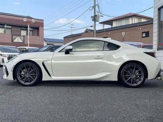 スバル ＢＲＺ S 福岡県 2022(令4)年 2万km クリスタルホワイトP MT車/アルパインメモリナビ【7DNFX2】/　(AM/FM/CD/DVD/Bluetooth/フルセグTV)/バックカメラ/後側方警戒支援/クルーズコントロール/ステアリング連動ヘッドランプ/横滑り防止/純正18インチアルミホイール/Panasonic前方ドライブレコーダー【CA-DR03TDFA】/Panasonic ETC2.0【H0012FL230】/ヒーテッドドアミラー/革巻きステアリング/パドルシフト/ステアリングスイッチ/TRACKモード/黒ハーフレザーシート/シートヒーター(D/N)/純正フロアマット/プッシュスタート/USBポート/アクセサリーソケット/ISOFIX/スペアキー×1/保証書/取扱説明書/ナビ取扱説明書