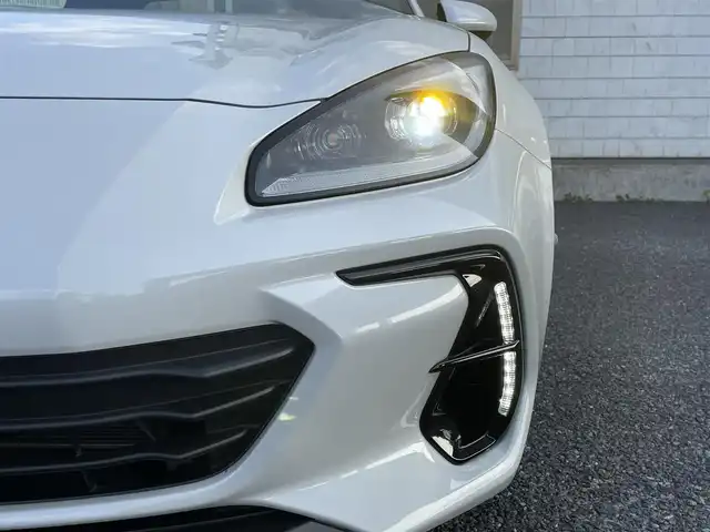 スバル ＢＲＺ S 福岡県 2022(令4)年 2万km クリスタルホワイトP MT車/アルパインメモリナビ【7DNFX2】/　(AM/FM/CD/DVD/Bluetooth/フルセグTV)/バックカメラ/後側方警戒支援/クルーズコントロール/ステアリング連動ヘッドランプ/横滑り防止/純正18インチアルミホイール/Panasonic前方ドライブレコーダー【CA-DR03TDFA】/Panasonic ETC2.0【H0012FL230】/ヒーテッドドアミラー/革巻きステアリング/パドルシフト/ステアリングスイッチ/TRACKモード/黒ハーフレザーシート/シートヒーター(D/N)/純正フロアマット/プッシュスタート/USBポート/アクセサリーソケット/ISOFIX/スペアキー×1/保証書/取扱説明書/ナビ取扱説明書