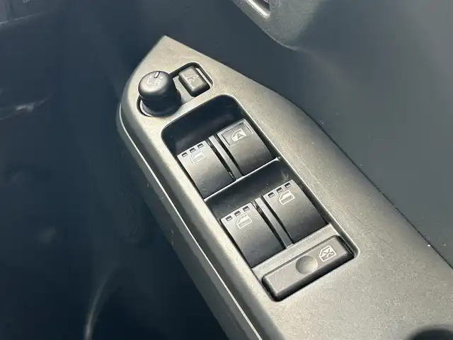 ダイハツ ウェイク X ファインセレクション SA 静岡県 2016(平28)年 6.9万km パールホワイトⅢ 社外SDナビ/フルセグTV/AM/FM/CD/BT/UVカットガラス/片側パワースライドドア/フロントベンチシート/床下ラゲージボックス/アイドリングストップ/スマートキー/バックカメラ/ETC/純正14インチAW/SRSエアバッグ/横滑り防止装置/衝突被害軽減システム/ドライブレコーダー/保証書/記録簿