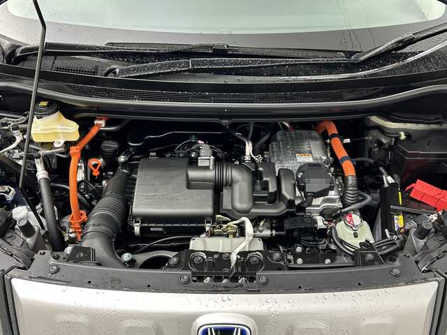 ホンダ フリード ハイブリット e:HEV クロスター 三重県 2025(令7)年 0.1千km メテオロイドグレーメタリック /登録済み未使用車//登録時走行距離5km//純正9インチGathersナビ　LXM-242ZFNI(207680円)//両側パワースライドドア//ホンダセンシング//衝突軽減ブレーキ//レーンキープアシスト//レーダークルーズコントロール//ブラインドスポットモニター//前後コーナーセンサー//DN席シートヒーター//バックカメラ//ルーフレール//リアサーキュレーター//サイドカーテンエアバッグ//ハーフレザーシート//ステアリングスイッチ