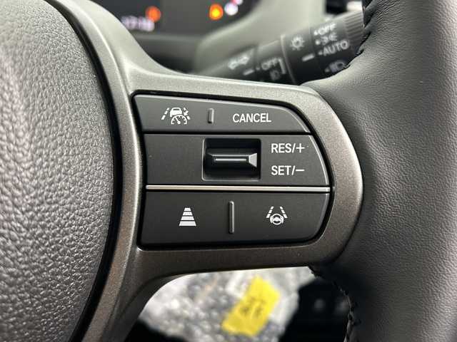 ホンダ フリード ハイブリット e:HEV クロスター 三重県 2025(令7)年 0.1千km メテオロイドグレーメタリック /登録済み未使用車//登録時走行距離5km//純正9インチGathersナビ　LXM-242ZFNI(207680円)//両側パワースライドドア//ホンダセンシング//衝突軽減ブレーキ//レーンキープアシスト//レーダークルーズコントロール//ブラインドスポットモニター//前後コーナーセンサー//DN席シートヒーター//バックカメラ//ルーフレール//リアサーキュレーター//サイドカーテンエアバッグ//ハーフレザーシート//ステアリングスイッチ