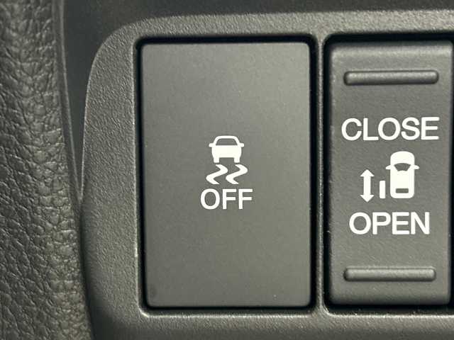 ホンダ フリード ハイブリット e:HEV クロスター 三重県 2025(令7)年 0.1千km メテオロイドグレーメタリック /登録済み未使用車//登録時走行距離5km//純正9インチGathersナビ　LXM-242ZFNI(207680円)//両側パワースライドドア//ホンダセンシング//衝突軽減ブレーキ//レーンキープアシスト//レーダークルーズコントロール//ブラインドスポットモニター//前後コーナーセンサー//DN席シートヒーター//バックカメラ//ルーフレール//リアサーキュレーター//サイドカーテンエアバッグ//ハーフレザーシート//ステアリングスイッチ