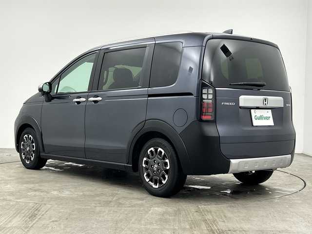 ホンダ フリード ハイブリット e:HEV クロスター 三重県 2025(令7)年 0.1千km メテオロイドグレーメタリック /登録済み未使用車//登録時走行距離5km//純正9インチGathersナビ　LXM-242ZFNI(207680円)//両側パワースライドドア//ホンダセンシング//衝突軽減ブレーキ//レーンキープアシスト//レーダークルーズコントロール//ブラインドスポットモニター//前後コーナーセンサー//DN席シートヒーター//バックカメラ//ルーフレール//リアサーキュレーター//サイドカーテンエアバッグ//ハーフレザーシート//ステアリングスイッチ