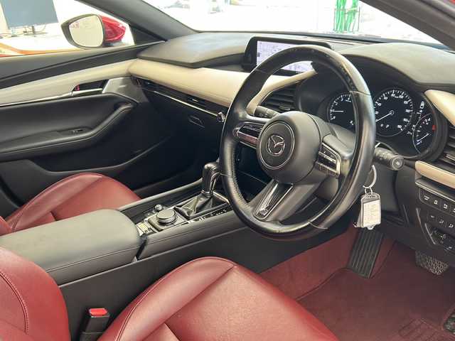 マツダ マツダ３ファストバック 20S 100周年特別記念車 岐阜県 2020(令2)年 6.3万km ソウルレッドクリスタルM 2020WCDOTY受賞記念モデル/BOSEサウンドシステム/全方位カメラ/純正ナビゲーション/フルセグテレビ/Bluetooth/CD/DVD再生/USB接続/HDMI/ETC/前後純正ドライブレコーダー/MRCC(マツダレーダークルーズコントロール)/クリアランスソナー/ブラインドスポットモニター/革シート/シートメモリー/シートヒーター/ステアリングヒーター/パドルシフト/ヘッドアップディスプレイ/電動パーキング/ブレーキホールド/アイドリングストップ/横滑り防止装置/リアウィンドウデフォッガー/プッシュスタート/スマートキー/オートライト/オートマチックハイビーム/LEDヘッドライト/純正18インチアルミホイール