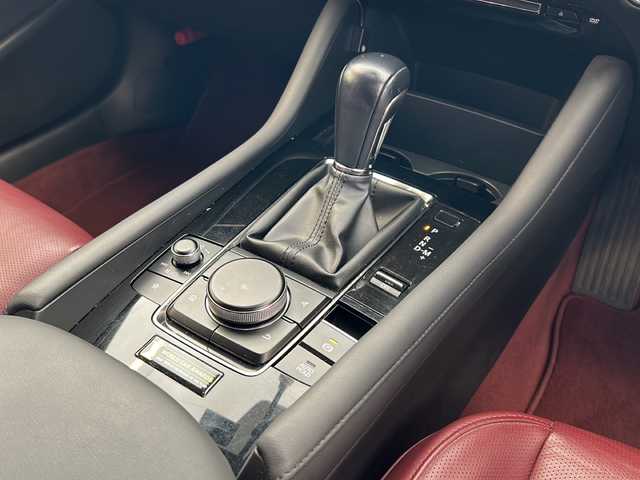 マツダ マツダ３ファストバック 20S 100周年特別記念車 岐阜県 2020(令2)年 6.3万km ソウルレッドクリスタルM 2020WCDOTY受賞記念モデル/BOSEサウンドシステム/全方位カメラ/純正ナビゲーション/フルセグテレビ/Bluetooth/CD/DVD再生/USB接続/HDMI/ETC/前後純正ドライブレコーダー/MRCC(マツダレーダークルーズコントロール)/クリアランスソナー/ブラインドスポットモニター/革シート/シートメモリー/シートヒーター/ステアリングヒーター/パドルシフト/ヘッドアップディスプレイ/電動パーキング/ブレーキホールド/アイドリングストップ/横滑り防止装置/リアウィンドウデフォッガー/プッシュスタート/スマートキー/オートライト/オートマチックハイビーム/LEDヘッドライト/純正18インチアルミホイール