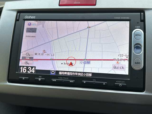 ホンダ フリード ハイブリット ジャストセレクション 福岡県 2013(平25)年 15.1万km ホワイトオーキッドパール 純正フロアマット/純正ナビ/FM/AM/CD/DVD/USB/ipod/SD/Bluetoothオーディオ/TV（ワンセグ）/AUX/ETC/パワースライドドア（左右）/オートライト/クルーズコントロール/横滑り防止/ドライブレコーダー（前後）SDあり/電動格納ミラー