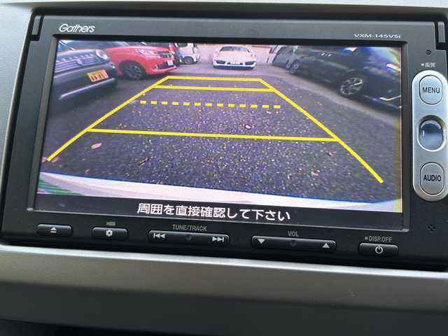 ホンダ フリード ハイブリット ジャストセレクション 福岡県 2013(平25)年 15.1万km ホワイトオーキッドパール 純正フロアマット/純正ナビ/FM/AM/CD/DVD/USB/ipod/SD/Bluetoothオーディオ/TV（ワンセグ）/AUX/ETC/パワースライドドア（左右）/オートライト/クルーズコントロール/横滑り防止/ドライブレコーダー（前後）SDあり/電動格納ミラー