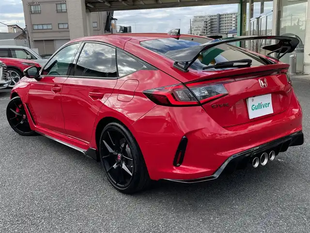 ホンダ シビック タイプR レーシングブラックPKG 神奈川県 2025(令7)年 0.1千km フレームレッド 純正メモリーナビ・地デジTV/バックモニター/ビルトインETC2.0/純正USB/BT再生/ワイヤレス充電/純正19インチAW/ブレンボブレーキ/LEDヘッドライト/ホンダセンシング/レーダークルーズコントロール/衝突軽減ブレーキ/LKA/BSM/コーナーセンサー/純正フロアマット/プッシュスタート/スマートキー×2/保証書・取説あり