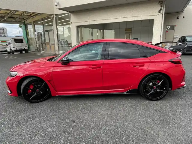 ホンダ シビック タイプR レーシングブラックPKG 神奈川県 2025(令7)年 0.1千km フレームレッド 純正メモリーナビ・地デジTV/バックモニター/ビルトインETC2.0/純正USB/BT再生/ワイヤレス充電/純正19インチAW/ブレンボブレーキ/LEDヘッドライト/ホンダセンシング/レーダークルーズコントロール/衝突軽減ブレーキ/LKA/BSM/コーナーセンサー/純正フロアマット/プッシュスタート/スマートキー×2/保証書・取説あり