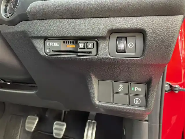 ホンダ シビック タイプR レーシングブラックPKG 神奈川県 2025(令7)年 0.1千km フレームレッド 純正メモリーナビ・地デジTV/バックモニター/ビルトインETC2.0/純正USB/BT再生/ワイヤレス充電/純正19インチAW/ブレンボブレーキ/LEDヘッドライト/ホンダセンシング/レーダークルーズコントロール/衝突軽減ブレーキ/LKA/BSM/コーナーセンサー/純正フロアマット/プッシュスタート/スマートキー×2/保証書・取説あり