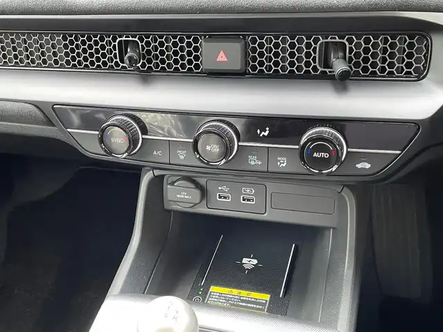 ホンダ シビック タイプR レーシングブラックPKG 神奈川県 2025(令7)年 0.1千km フレームレッド 純正メモリーナビ・地デジTV/バックモニター/ビルトインETC2.0/純正USB/BT再生/ワイヤレス充電/純正19インチAW/ブレンボブレーキ/LEDヘッドライト/ホンダセンシング/レーダークルーズコントロール/衝突軽減ブレーキ/LKA/BSM/コーナーセンサー/純正フロアマット/プッシュスタート/スマートキー×2/保証書・取説あり