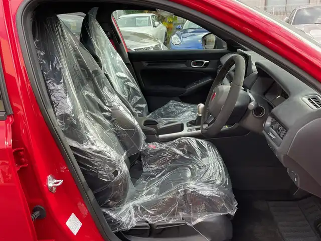 ホンダ シビック タイプR レーシングブラックPKG 神奈川県 2025(令7)年 0.1千km フレームレッド 純正メモリーナビ・地デジTV/バックモニター/ビルトインETC2.0/純正USB/BT再生/ワイヤレス充電/純正19インチAW/ブレンボブレーキ/LEDヘッドライト/ホンダセンシング/レーダークルーズコントロール/衝突軽減ブレーキ/LKA/BSM/コーナーセンサー/純正フロアマット/プッシュスタート/スマートキー×2/保証書・取説あり