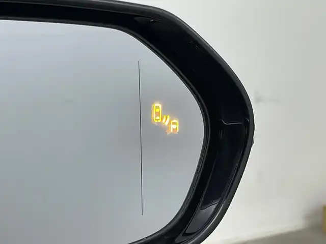 トヨタ クラウン ハイブリッド S Cパッケージ 岡山県 2018(平30)年 6万km プレシャスブラックパール 純正8インチナビ/・FM/AM/Bluetooth/フルセグ/CD/DVD/パノラマミックビューモニター/レザーシートパッケージ/・レザーシート/・ベンチレーション/・シートヒーター/ステアリングヒーター/トヨタセーフティーセンス/・プリクラッシュセーフティ/・レーンディパーチャーアラート/・レーダークルーズコントロール/・オートマチックハイビーム/ドライブレコーダー/ETC2.0/パドルシフト/BSM/純正アルミ/純正フロアマット