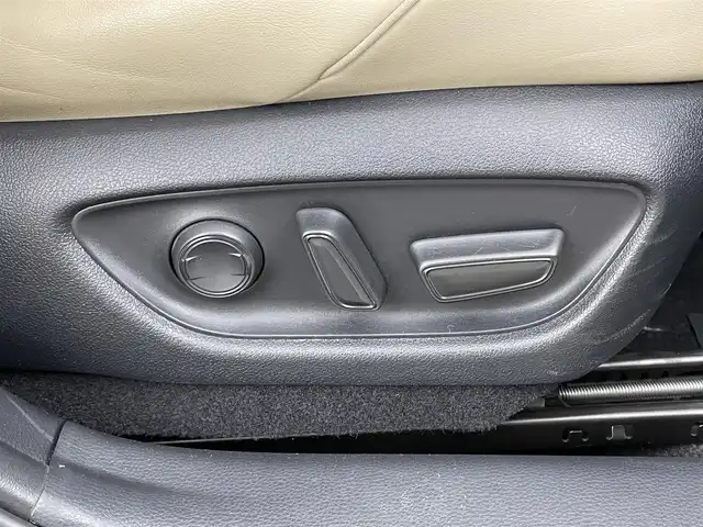 トヨタ クラウン ハイブリッド S Cパッケージ 岡山県 2018(平30)年 6万km プレシャスブラックパール 純正8インチナビ/・FM/AM/Bluetooth/フルセグ/CD/DVD/パノラマミックビューモニター/レザーシートパッケージ/・レザーシート/・ベンチレーション/・シートヒーター/ステアリングヒーター/トヨタセーフティーセンス/・プリクラッシュセーフティ/・レーンディパーチャーアラート/・レーダークルーズコントロール/・オートマチックハイビーム/ドライブレコーダー/ETC2.0/パドルシフト/BSM/純正アルミ/純正フロアマット