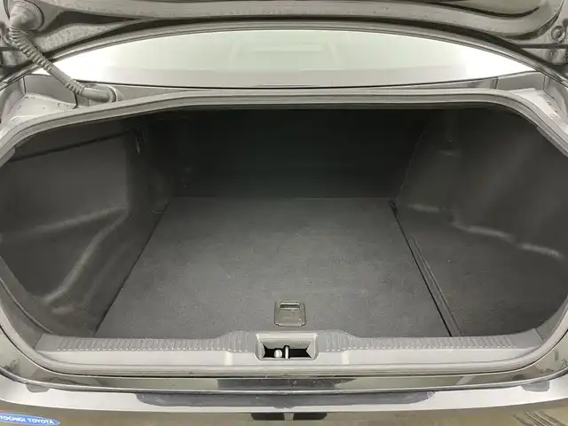 トヨタ クラウン ハイブリッド S Cパッケージ 岡山県 2018(平30)年 6万km プレシャスブラックパール 純正8インチナビ/・FM/AM/Bluetooth/フルセグ/CD/DVD/パノラマミックビューモニター/レザーシートパッケージ/・レザーシート/・ベンチレーション/・シートヒーター/ステアリングヒーター/トヨタセーフティーセンス/・プリクラッシュセーフティ/・レーンディパーチャーアラート/・レーダークルーズコントロール/・オートマチックハイビーム/ドライブレコーダー/ETC2.0/パドルシフト/BSM/純正アルミ/純正フロアマット