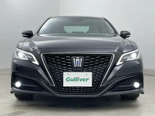 トヨタ クラウン ハイブリッド S Cパッケージ 岡山県 2018(平30)年 6万km プレシャスブラックパール 純正8インチナビ/・FM/AM/Bluetooth/フルセグ/CD/DVD/パノラマミックビューモニター/レザーシートパッケージ/・レザーシート/・ベンチレーション/・シートヒーター/ステアリングヒーター/トヨタセーフティーセンス/・プリクラッシュセーフティ/・レーンディパーチャーアラート/・レーダークルーズコントロール/・オートマチックハイビーム/ドライブレコーダー/ETC2.0/パドルシフト/BSM/純正アルミ/純正フロアマット