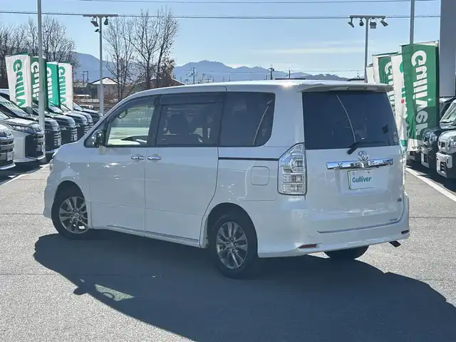 トヨタ ヴォクシー ZS 煌Z 奈良県 2013(平25)年 6.3万km ホワイトパールクリスタルシャイン 純正9インチナビ/（フルセグ/BT/CD/DVD）/バックカメラ/両側パワースライドドア/LEDヘッドライト/フォグランプ/ETC/純正16インチAW/保証書/取り扱い説明書/オートライト/３列シート/純正フロアマット/スマートキー/盗難防止装置