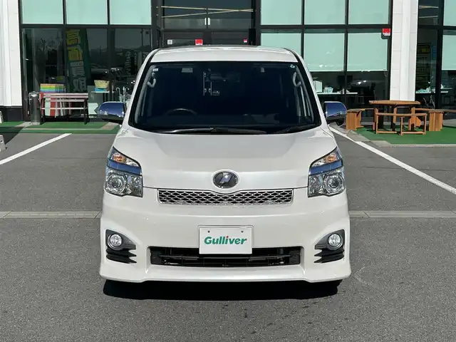 トヨタ ヴォクシー ZS 煌Z 奈良県 2013(平25)年 6.3万km ホワイトパールクリスタルシャイン 純正9インチナビ/（フルセグ/BT/CD/DVD）/バックカメラ/両側パワースライドドア/LEDヘッドライト/フォグランプ/ETC/純正16インチAW/保証書/取り扱い説明書/オートライト/３列シート/純正フロアマット/スマートキー/盗難防止装置