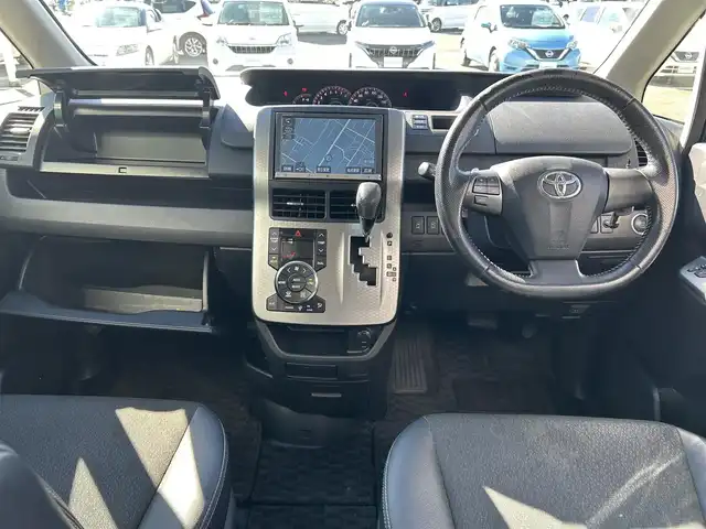 トヨタ ヴォクシー ZS 煌Z 奈良県 2013(平25)年 6.3万km ホワイトパールクリスタルシャイン 純正9インチナビ/（フルセグ/BT/CD/DVD）/バックカメラ/両側パワースライドドア/LEDヘッドライト/フォグランプ/ETC/純正16インチAW/保証書/取り扱い説明書/オートライト/３列シート/純正フロアマット/スマートキー/盗難防止装置