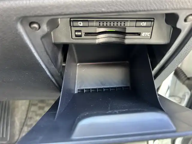 トヨタ ヴォクシー ZS 煌Z 奈良県 2013(平25)年 6.3万km ホワイトパールクリスタルシャイン 純正9インチナビ/（フルセグ/BT/CD/DVD）/バックカメラ/両側パワースライドドア/LEDヘッドライト/フォグランプ/ETC/純正16インチAW/保証書/取り扱い説明書/オートライト/３列シート/純正フロアマット/スマートキー/盗難防止装置