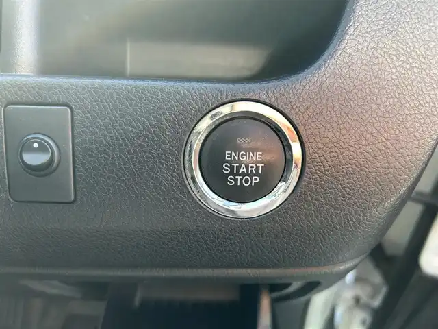 トヨタ ヴォクシー ZS 煌Z 奈良県 2013(平25)年 6.3万km ホワイトパールクリスタルシャイン 純正9インチナビ/（フルセグ/BT/CD/DVD）/バックカメラ/両側パワースライドドア/LEDヘッドライト/フォグランプ/ETC/純正16インチAW/保証書/取り扱い説明書/オートライト/３列シート/純正フロアマット/スマートキー/盗難防止装置