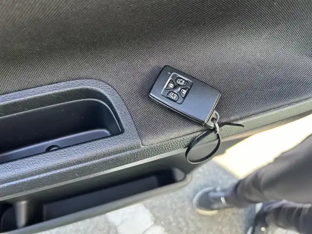 トヨタ ヴォクシー ZS 煌Z 奈良県 2013(平25)年 6.3万km ホワイトパールクリスタルシャイン 純正9インチナビ/（フルセグ/BT/CD/DVD）/バックカメラ/両側パワースライドドア/LEDヘッドライト/フォグランプ/ETC/純正16インチAW/保証書/取り扱い説明書/オートライト/３列シート/純正フロアマット/スマートキー/盗難防止装置