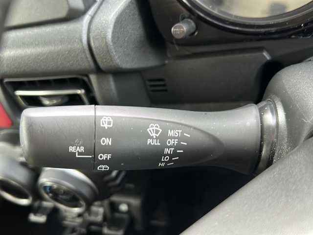 スズキ ジムニー シエラ JC 東京都 2024(令6)年 0.9万km シフォンアイボリーM ワンオーナー/４WD/モニター付DVD/CD/USBプレイヤー/【PVH-9300DVSZS】/ETC　Fドライブレコーダー/シートヒーター/クルーズコントロール/衝突軽減ブレーキ/レーンキープアシスト/LEDヘッドライト/スマートキー×２/ルーフキャリアー/リヤ/サイドラダー/サイドラックテーブル/セカンドサイドテーブル/EXEA/LEDシフトゲートパネル/ドアグリップポケットベース/スマホホルダータフネス/ドリンクホルダー/純正15インチアルミ