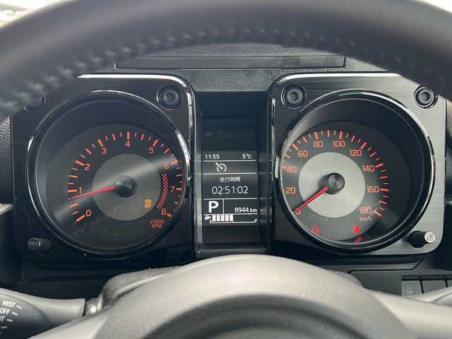 スズキ ジムニー シエラ JC 東京都 2024(令6)年 0.9万km シフォンアイボリーM ワンオーナー/４WD/モニター付DVD/CD/USBプレイヤー/【PVH-9300DVSZS】/ETC　Fドライブレコーダー/シートヒーター/クルーズコントロール/衝突軽減ブレーキ/レーンキープアシスト/LEDヘッドライト/スマートキー×２/ルーフキャリアー/リヤ/サイドラダー/サイドラックテーブル/セカンドサイドテーブル/EXEA/LEDシフトゲートパネル/ドアグリップポケットベース/スマホホルダータフネス/ドリンクホルダー/純正15インチアルミ