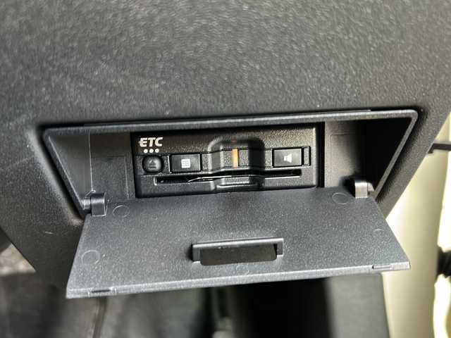 スズキ ジムニー シエラ JC 東京都 2024(令6)年 0.9万km シフォンアイボリーM ワンオーナー/４WD/モニター付DVD/CD/USBプレイヤー/【PVH-9300DVSZS】/ETC　Fドライブレコーダー/シートヒーター/クルーズコントロール/衝突軽減ブレーキ/レーンキープアシスト/LEDヘッドライト/スマートキー×２/ルーフキャリアー/リヤ/サイドラダー/サイドラックテーブル/セカンドサイドテーブル/EXEA/LEDシフトゲートパネル/ドアグリップポケットベース/スマホホルダータフネス/ドリンクホルダー/純正15インチアルミ