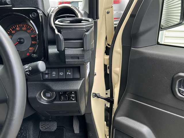 スズキ ジムニー シエラ JC 東京都 2024(令6)年 0.9万km シフォンアイボリーM ワンオーナー/４WD/モニター付DVD/CD/USBプレイヤー/【PVH-9300DVSZS】/ETC　Fドライブレコーダー/シートヒーター/クルーズコントロール/衝突軽減ブレーキ/レーンキープアシスト/LEDヘッドライト/スマートキー×２/ルーフキャリアー/リヤ/サイドラダー/サイドラックテーブル/セカンドサイドテーブル/EXEA/LEDシフトゲートパネル/ドアグリップポケットベース/スマホホルダータフネス/ドリンクホルダー/純正15インチアルミ