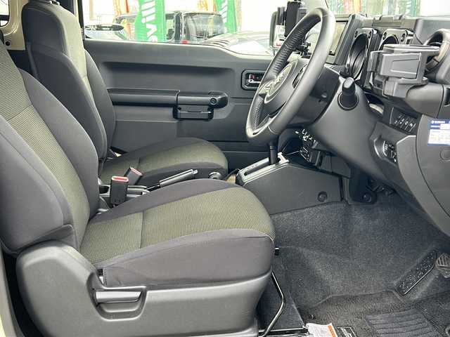 スズキ ジムニー シエラ JC 東京都 2024(令6)年 0.9万km シフォンアイボリーM ワンオーナー/４WD/モニター付DVD/CD/USBプレイヤー/【PVH-9300DVSZS】/ETC　Fドライブレコーダー/シートヒーター/クルーズコントロール/衝突軽減ブレーキ/レーンキープアシスト/LEDヘッドライト/スマートキー×２/ルーフキャリアー/リヤ/サイドラダー/サイドラックテーブル/セカンドサイドテーブル/EXEA/LEDシフトゲートパネル/ドアグリップポケットベース/スマホホルダータフネス/ドリンクホルダー/純正15インチアルミ