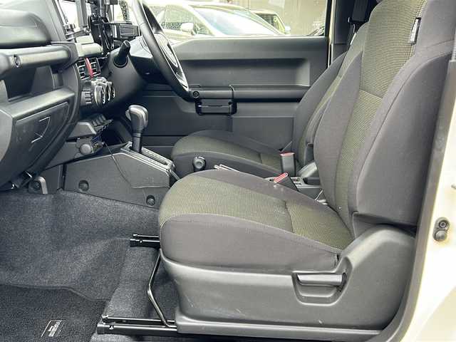 スズキ ジムニー シエラ JC 東京都 2024(令6)年 0.9万km シフォンアイボリーM ワンオーナー/４WD/モニター付DVD/CD/USBプレイヤー/【PVH-9300DVSZS】/ETC　Fドライブレコーダー/シートヒーター/クルーズコントロール/衝突軽減ブレーキ/レーンキープアシスト/LEDヘッドライト/スマートキー×２/ルーフキャリアー/リヤ/サイドラダー/サイドラックテーブル/セカンドサイドテーブル/EXEA/LEDシフトゲートパネル/ドアグリップポケットベース/スマホホルダータフネス/ドリンクホルダー/純正15インチアルミ