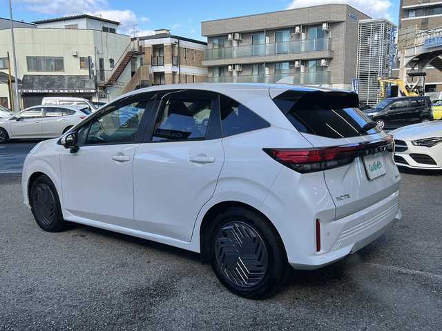 日産 ノート X 兵庫県 2024(令6)年 0.5万km ピュアホワイトパール ワンオーナー/純正メーカーSDナビ/　Bluetooth/HDMI/AM/FM/フルセグテレビ（走行中視聴可能）/アラウンドビューモニター/純正ドライブレコーダー/純正ビルトインETC/プロパイロット/デジタルインナーミラー/ブラインドスポットモニター/アダプティブクルーズコントロール/アンチロック・ブレーキ・システム/レーンキープアシスト/前後コーナーセンサー/横滑り防止装置/盗難防止装置/LEDヘッドライト/オートマチックハイビーム/純正フロアマット/エアバッグ（W+サイド）/スペアキー×1/保証書/取扱説明書/記録簿