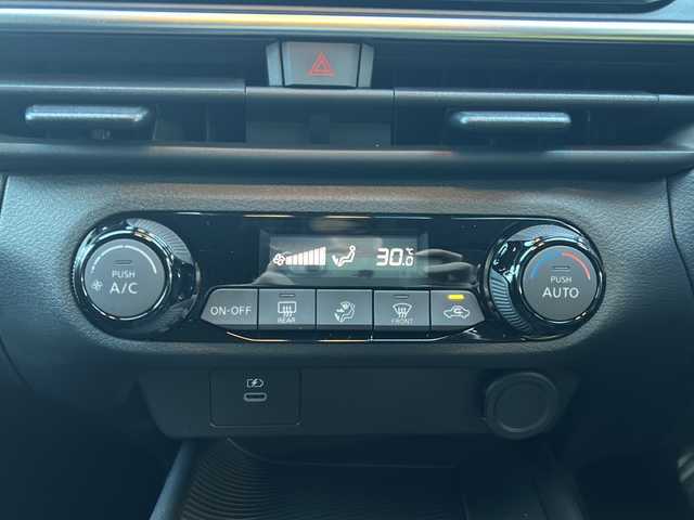 日産 ノート X 兵庫県 2024(令6)年 0.5万km ピュアホワイトパール ワンオーナー/純正メーカーSDナビ/　Bluetooth/HDMI/AM/FM/フルセグテレビ（走行中視聴可能）/アラウンドビューモニター/純正ドライブレコーダー/純正ビルトインETC/プロパイロット/デジタルインナーミラー/ブラインドスポットモニター/アダプティブクルーズコントロール/アンチロック・ブレーキ・システム/レーンキープアシスト/前後コーナーセンサー/横滑り防止装置/盗難防止装置/LEDヘッドライト/オートマチックハイビーム/純正フロアマット/エアバッグ（W+サイド）/スペアキー×1/保証書/取扱説明書/記録簿