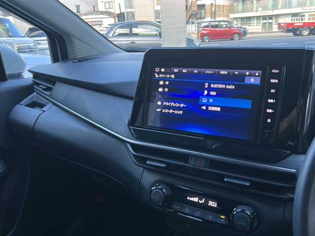 日産 ノート X 兵庫県 2024(令6)年 0.5万km ピュアホワイトパール ワンオーナー/純正メーカーSDナビ/　Bluetooth/HDMI/AM/FM/フルセグテレビ（走行中視聴可能）/アラウンドビューモニター/純正ドライブレコーダー/純正ビルトインETC/プロパイロット/デジタルインナーミラー/ブラインドスポットモニター/アダプティブクルーズコントロール/アンチロック・ブレーキ・システム/レーンキープアシスト/前後コーナーセンサー/横滑り防止装置/盗難防止装置/LEDヘッドライト/オートマチックハイビーム/純正フロアマット/エアバッグ（W+サイド）/スペアキー×1/保証書/取扱説明書/記録簿