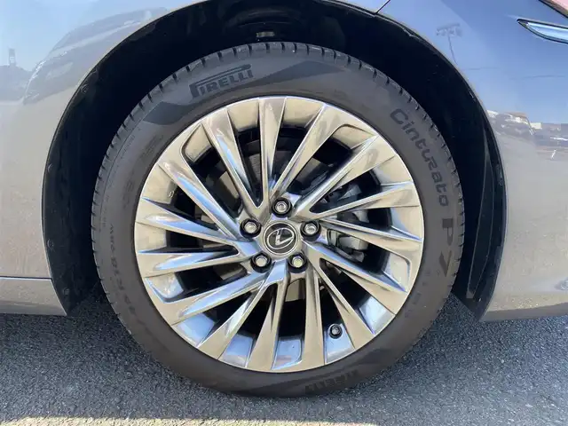 レクサス ＥＳ 300h バージョンL 福岡県 2019(平31)年 4.3万km マーキュリーグレーマイカ ・サンルーフ/・レーダークルーズコントロール/・純正ＨＤＤナビ／ＵＳＢ／Ｂｌｕｅｔｏｏｔｈ／ＣＤ／ＤＶＤ/・全方位カメラ/・白革シート／シートヒーター/・ドライブレコーダー/・フルセグ/・ＥＴＣ/・純正１８ＡＷ/・プッシュスタート/・パーキングアシスト/・スマートキー/・パワーシート/・レーンキープアシスト/・オートライト/・LEDライト