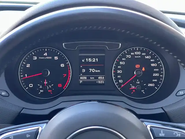 アウディ Ｑ３ 2．0 TFSI クワトロ 180PS 山梨県 2018(平30)年 4.5万km グレイシアホワイトメタリック 純正MMIナビ/　（フルセグ/MSV/BT/CD/DVD）/アウディサイドアシスト/アクティブレーンアシスト/クルーズコントロール/前席シートヒーター/プッシュスタート/パワーバックドア/前方ドライブレコーダー/ETC/純正17インチAW