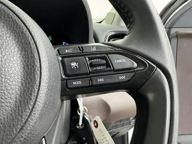 トヨタ ヤリスクロス ハイブリッド Z 愛知県 2021(令3)年 4.8万km ホワイトパールクリスタルシャイン ９インチディスプレイオーディオ/（Bluetooth）　/レーダークルーズコントロール　/パノラミックビューモニター　/ブラインドスポットモニター　/コーナーセンサー　/衝突軽減システム　/レーンキープアシスト　/ハーフレザーシート　/運転席パワーシート　/前席シートヒーター　/ドライブレコーダー　/ＥＴＣ/純正AW　