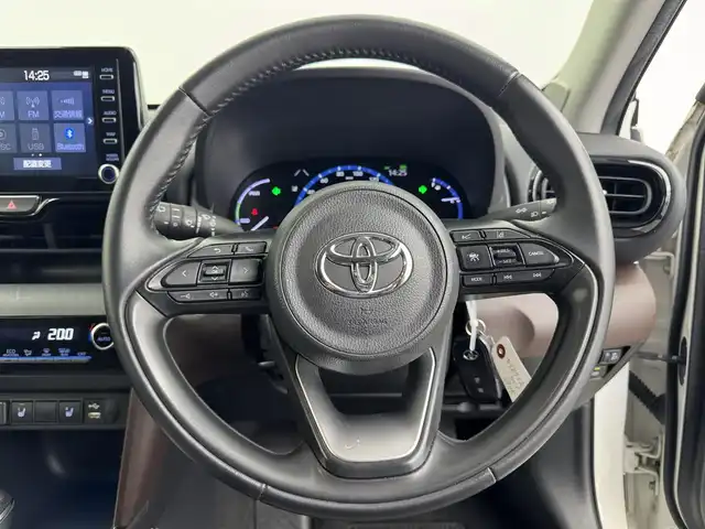 トヨタ ヤリスクロス ハイブリッド Z 愛知県 2021(令3)年 4.8万km ホワイトパールクリスタルシャイン ９インチディスプレイオーディオ/（Bluetooth）　/レーダークルーズコントロール　/パノラミックビューモニター　/ブラインドスポットモニター　/コーナーセンサー　/衝突軽減システム　/レーンキープアシスト　/ハーフレザーシート　/運転席パワーシート　/前席シートヒーター　/ドライブレコーダー　/ＥＴＣ/純正AW　