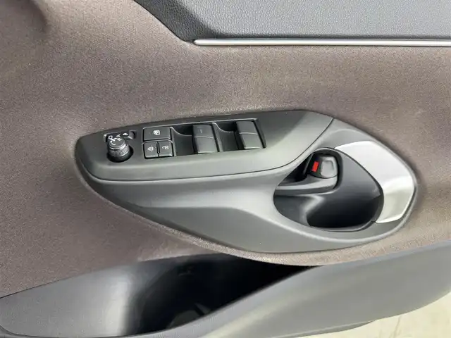 トヨタ ヤリスクロス ハイブリッド Z 愛知県 2021(令3)年 4.8万km ホワイトパールクリスタルシャイン ９インチディスプレイオーディオ/（Bluetooth）　/レーダークルーズコントロール　/パノラミックビューモニター　/ブラインドスポットモニター　/コーナーセンサー　/衝突軽減システム　/レーンキープアシスト　/ハーフレザーシート　/運転席パワーシート　/前席シートヒーター　/ドライブレコーダー　/ＥＴＣ/純正AW　